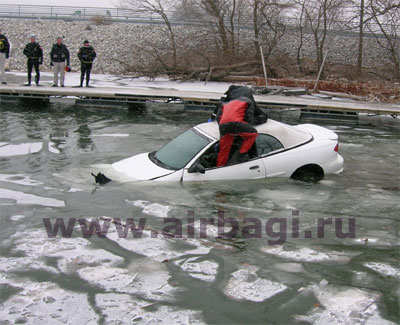 Как спастись из тонущего автомобиля